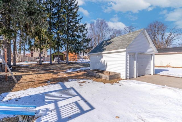 1226 S CLAY STREET, Green Bay, WI 54301