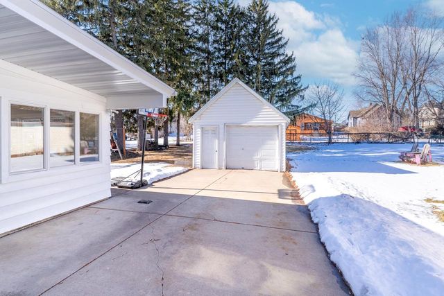 1226 S CLAY STREET, Green Bay, WI 54301