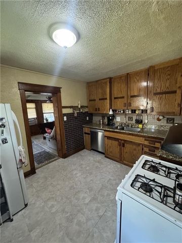 225 W Moore Street, Independence, MO 64050