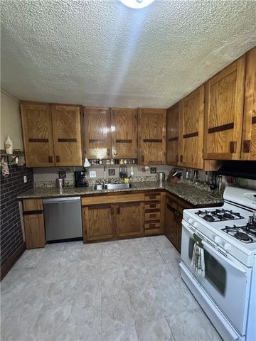 225 W Moore Street, Independence, MO 64050