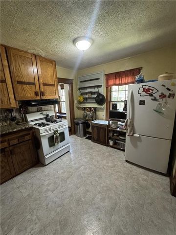 225 W Moore Street, Independence, MO 64050