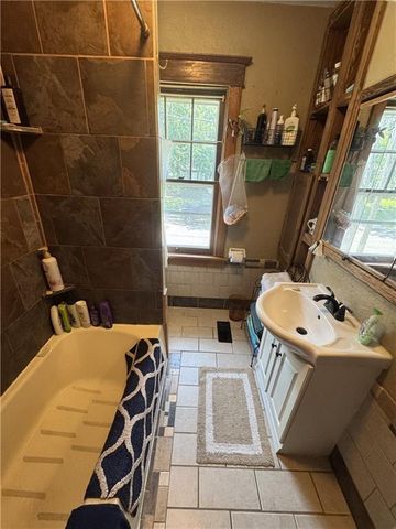 225 W Moore Street, Independence, MO 64050