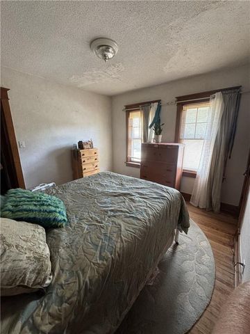 225 W Moore Street, Independence, MO 64050
