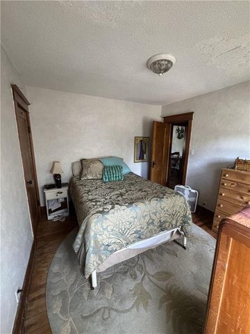 225 W Moore Street, Independence, MO 64050