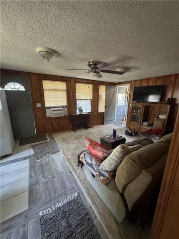 225 W Moore Street, Independence, MO 64050