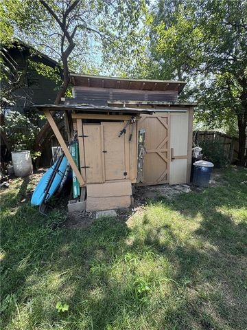 225 W Moore Street, Independence, MO 64050