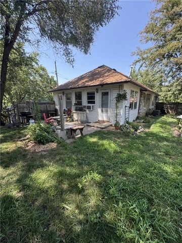 225 W Moore Street, Independence, MO 64050