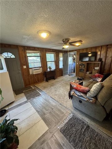 225 W Moore Street, Independence, MO 64050