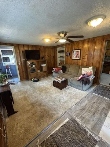 225 W Moore Street, Independence, MO 64050