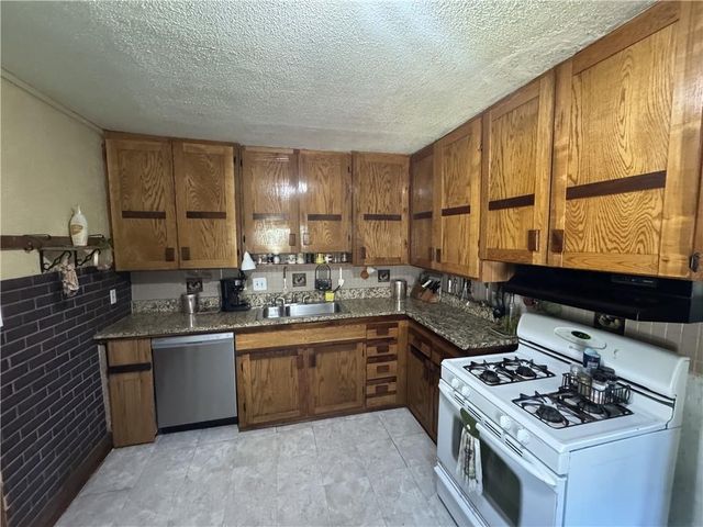 225 W Moore Street, Independence, MO 64050