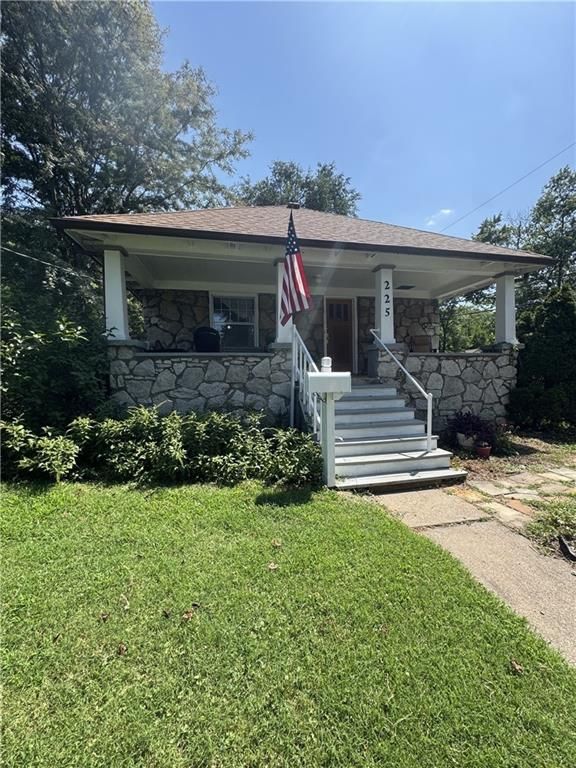 225 W Moore Street, Independence, MO 64050