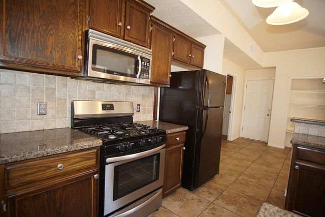 2045 PUEBLO NUEVO Circle, El Paso, TX 79936