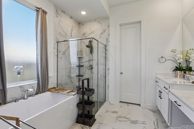 2848 Maximilian Ln, New Braunfels, TX 78130