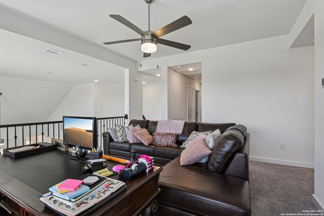 2848 Maximilian Ln, New Braunfels, TX 78130
