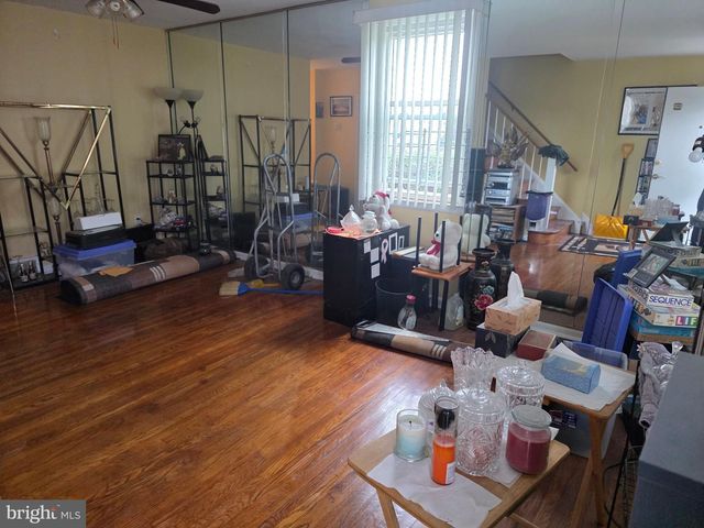 915 LINCOLN TER, Chester, PA 19013