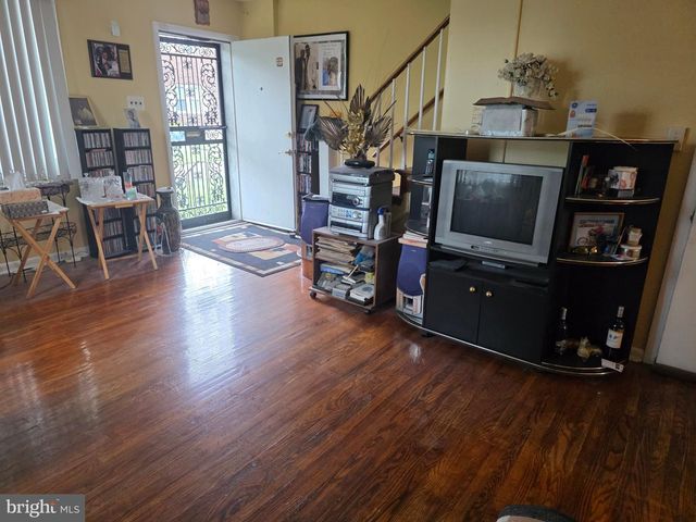 915 LINCOLN TER, Chester, PA 19013