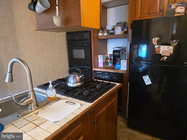 915 LINCOLN TER, Chester, PA 19013