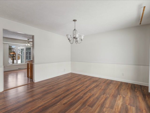 590 Brentwood Road, Machesney Park, IL 61115