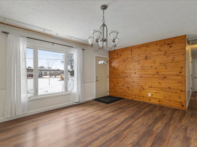 590 Brentwood Road, Machesney Park, IL 61115