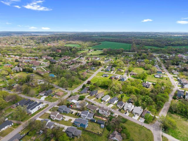 228 Hadleys Bend Blvd, Old Hickory, TN 37138