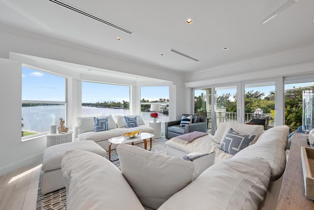 209 Evans Lane, Manalapan, FL 33462