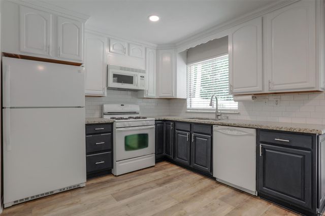31 Maywind Court, The Woodlands, TX 77381