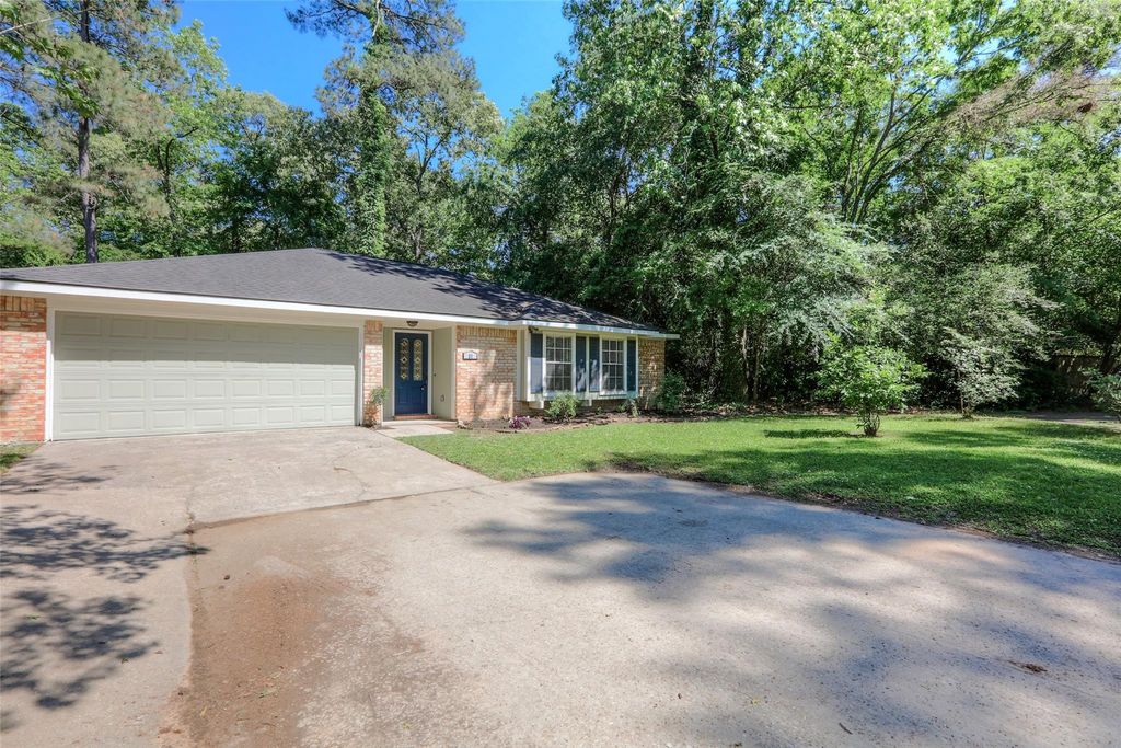 31 Maywind Court, The Woodlands, TX 77381