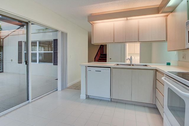 44 Essex Court B, Royal Palm Beach, FL 33411