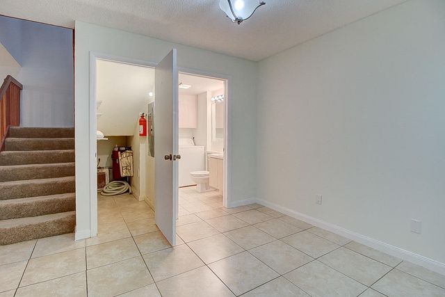 44 Essex Court B, Royal Palm Beach, FL 33411