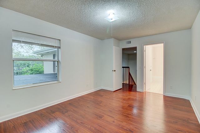 44 Essex Court B, Royal Palm Beach, FL 33411