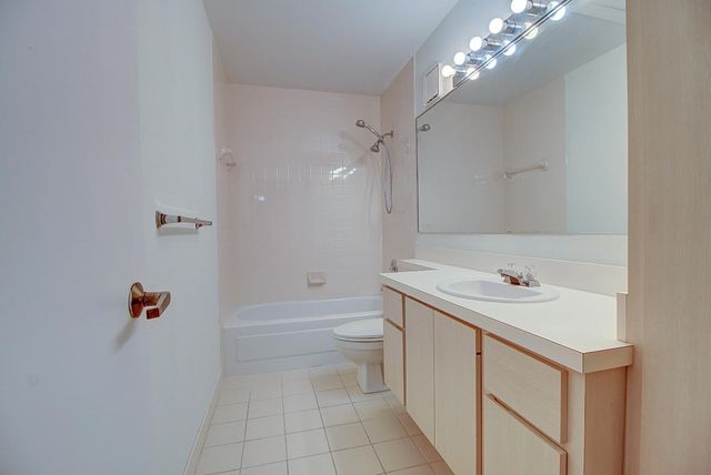 44 Essex Court B, Royal Palm Beach, FL 33411