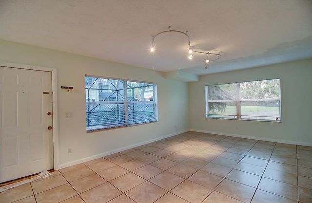 44 Essex Court B, Royal Palm Beach, FL 33411