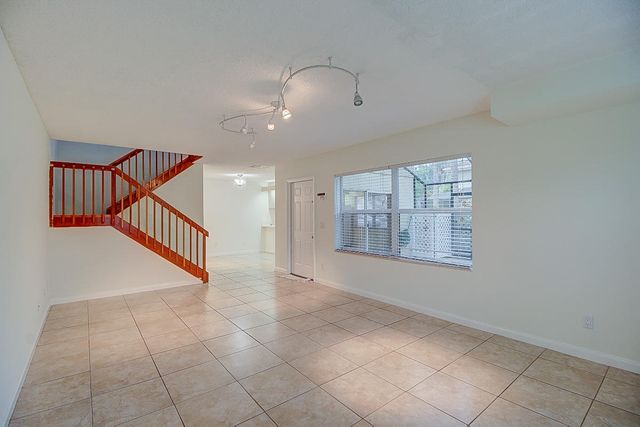 44 Essex Court B, Royal Palm Beach, FL 33411