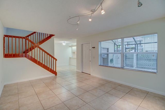 44 Essex Court B, Royal Palm Beach, FL 33411