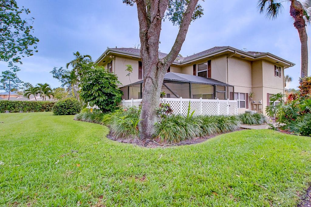 44 Essex Court B, Royal Palm Beach, FL 33411