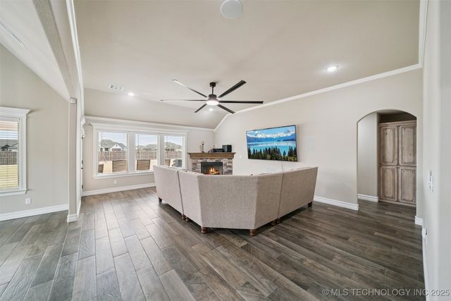 14241 N 68th Avenue E, Collinsville, OK 74021