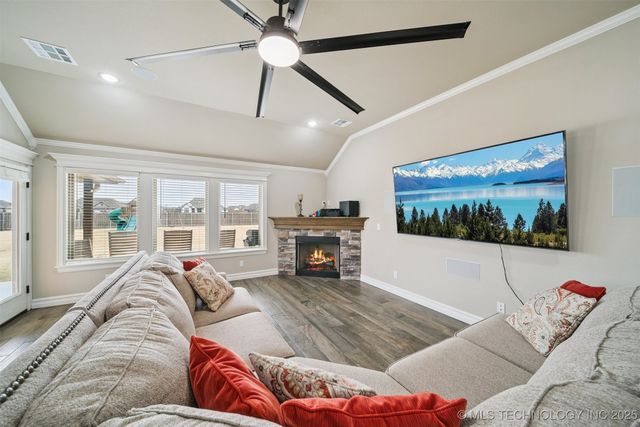 14241 N 68th Avenue E, Collinsville, OK 74021