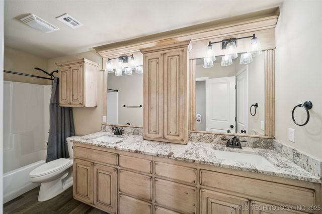 14241 N 68th Avenue E, Collinsville, OK 74021