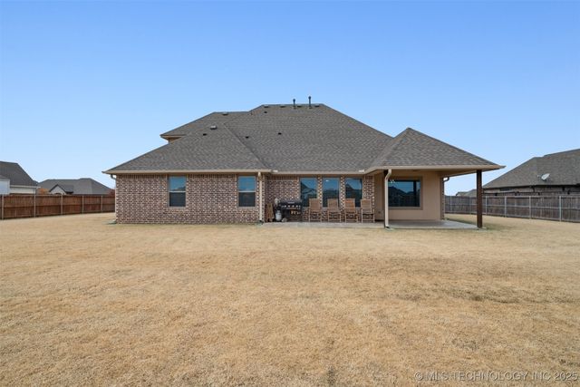14241 N 68th Avenue E, Collinsville, OK 74021