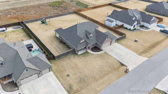 14241 N 68th Avenue E, Collinsville, OK 74021