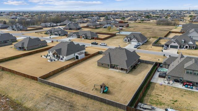 14241 N 68th Avenue E, Collinsville, OK 74021