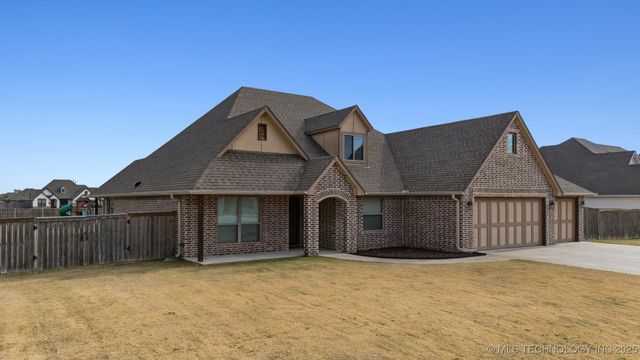 14241 N 68th Avenue E, Collinsville, OK 74021