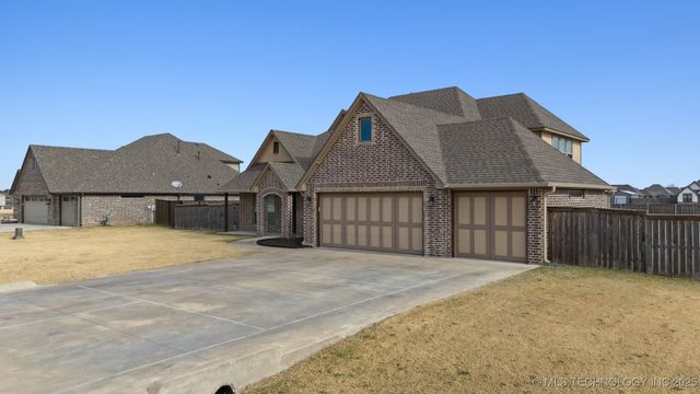 14241 N 68th Avenue E, Collinsville, OK 74021