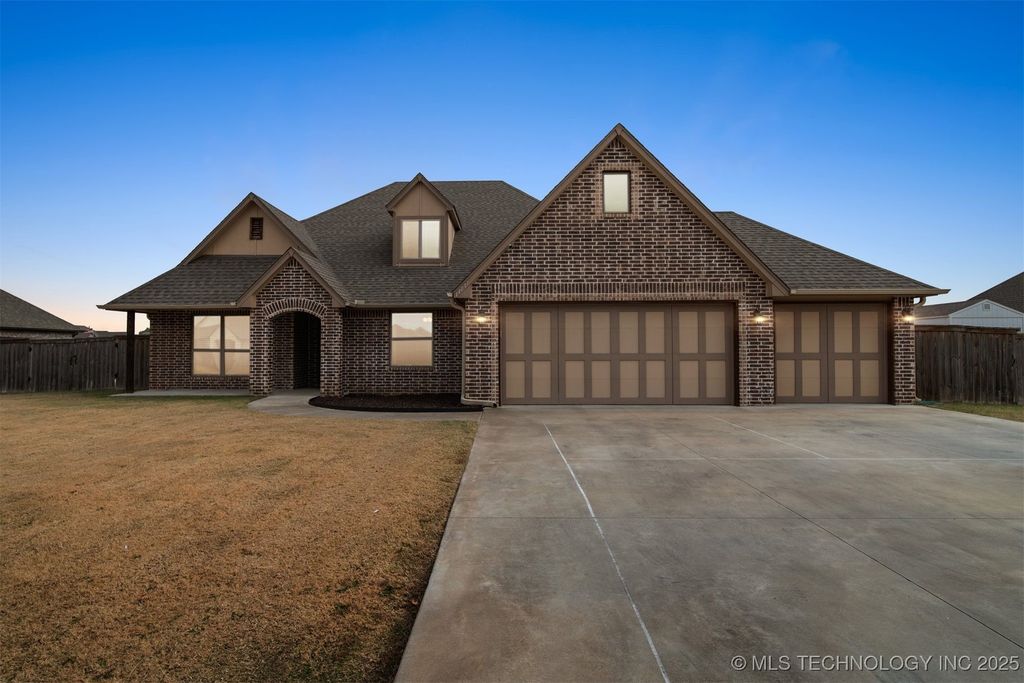 14241 N 68th Avenue E, Collinsville, OK 74021