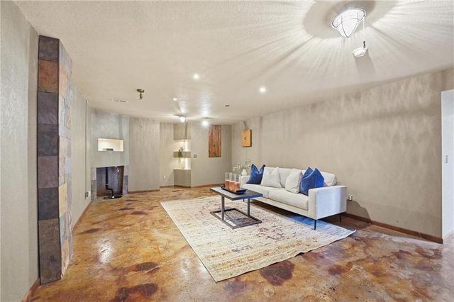 17314 W 161 Street, Olathe, KS 66062