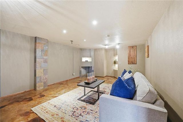 17314 W 161 Street, Olathe, KS 66062