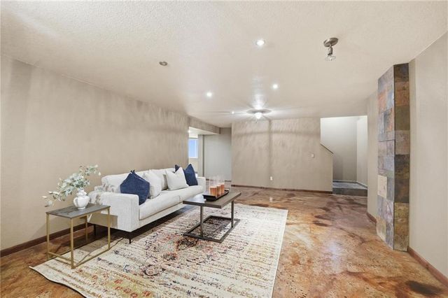 17314 W 161 Street, Olathe, KS 66062