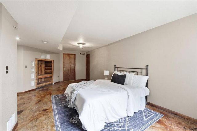 17314 W 161 Street, Olathe, KS 66062