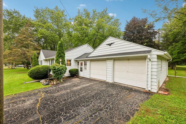 N68W29376 Hartling ROAD, Hartland, WI 53029