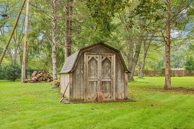 N68W29376 Hartling ROAD, Hartland, WI 53029